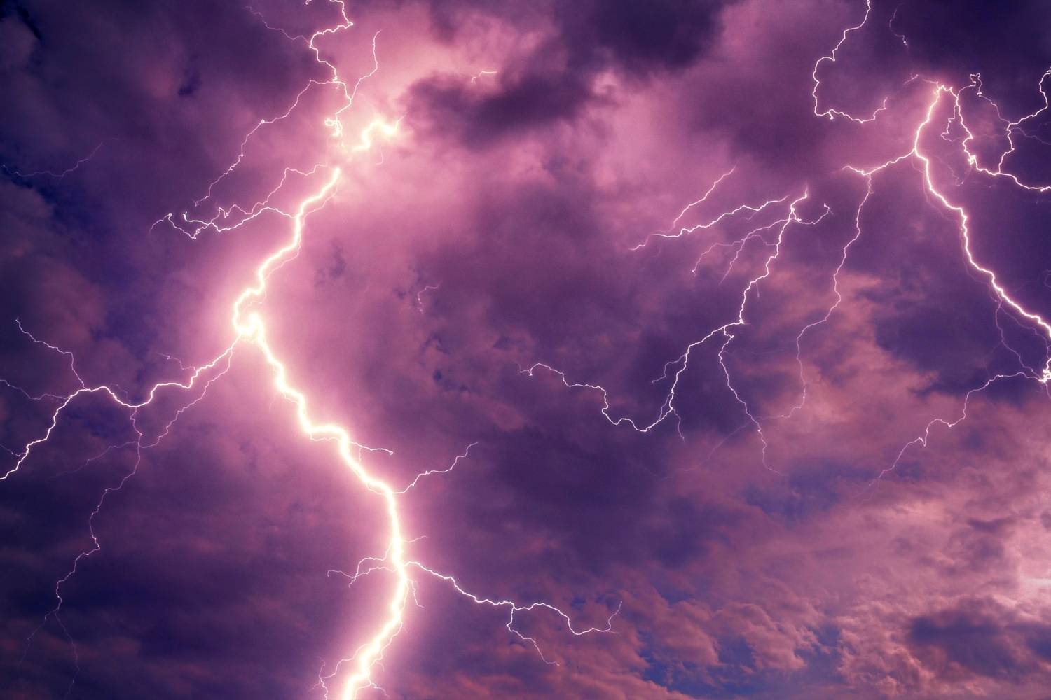 Dramatic lightning in purple skies, a stunning display of Panama City weather phenomena.