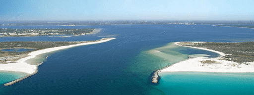 Sandy isthmus on turquoise waters, a Hideaway Pontoon Rentals' dream destination.